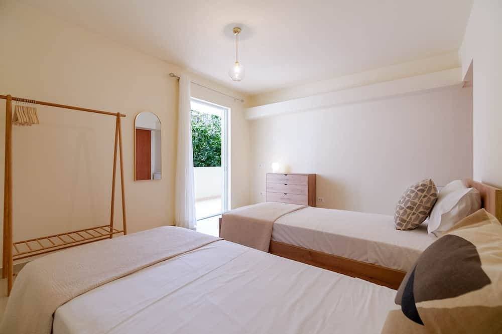 Foto 7 von 18: Oikies. Luxury Apartment with Lake View | private free parking area