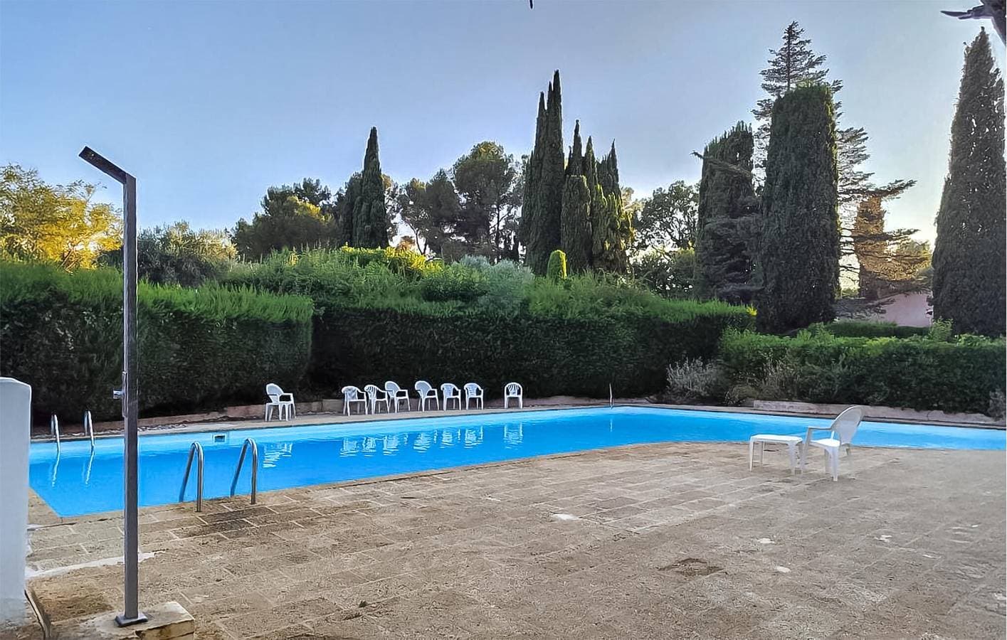 Foto 13 von 33: Riverside Retreat mit Pool und Terrasse - La Bocca