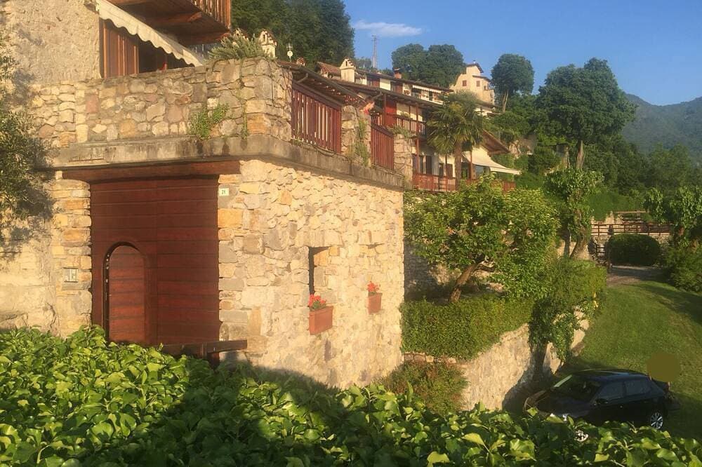 Foto 13 von 30: Zwei-Zimmer-Wohnung in Residenz mit Pool und Panoramablick auf den See in Sale Marasino