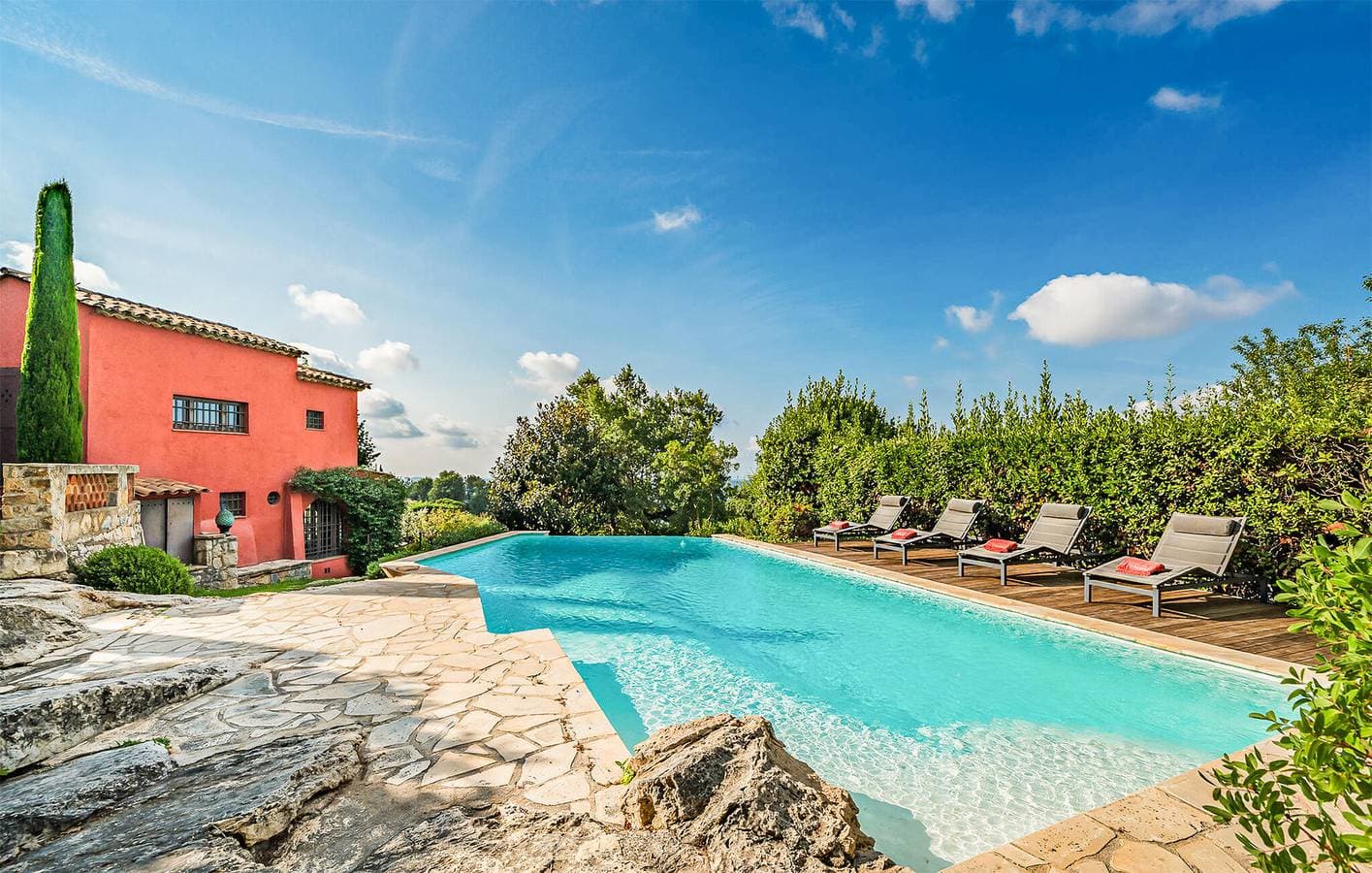 Charmante 2-Zimmer-Wohnung mit Pool und Terrasse in der Nähe von Le Bar-sur-Loup 1