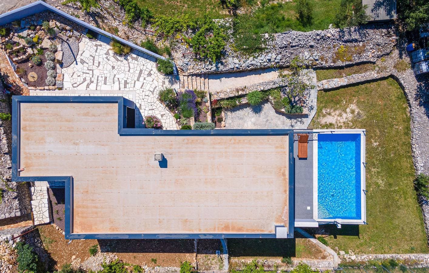 Foto 3 von 33: Gemütliche 1-Zimmer-Wohnung mit Pool und Terrasse, 2 km vom Strand entfernt