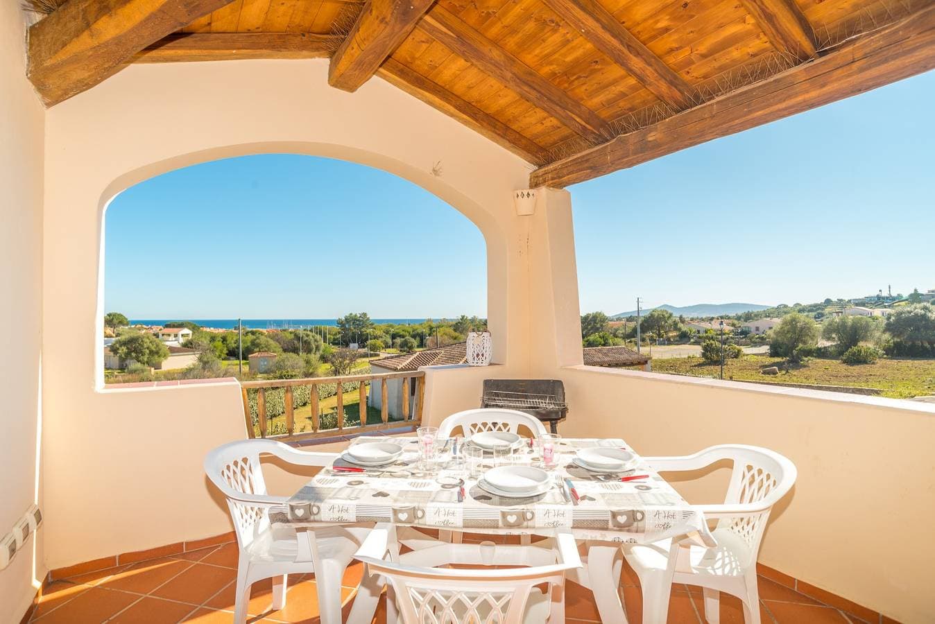 Foto 3 von 25: Ferienwohnung in der Nähe dem Strand mit Balkon, Meerblick und Klimaanlage