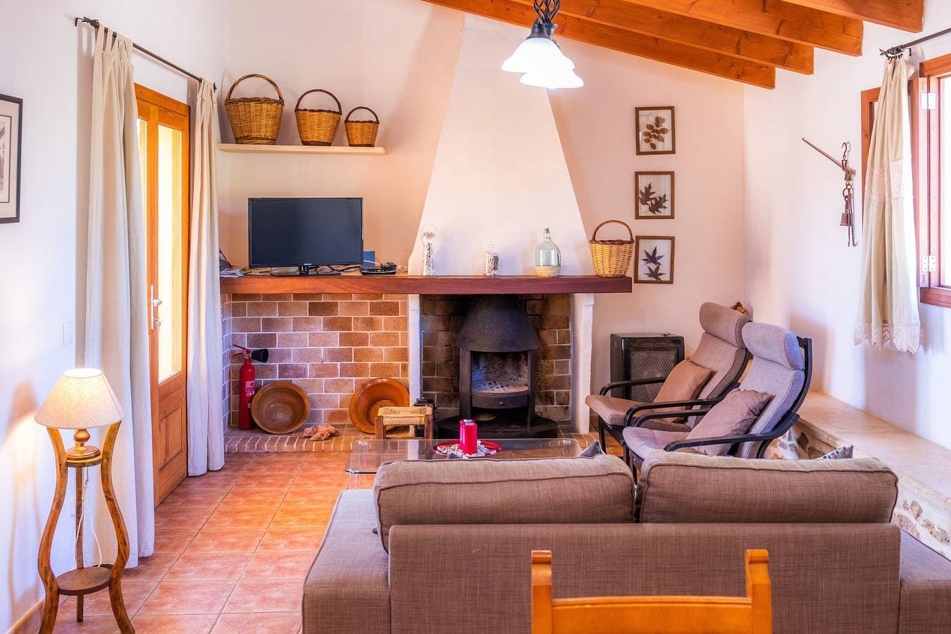 Foto 12 von 36: Antike Finca Es Clonenell mit WLAN, Garten, Terrass und Pool; Parkplätze vorhanden, Haustiere erlaubt
