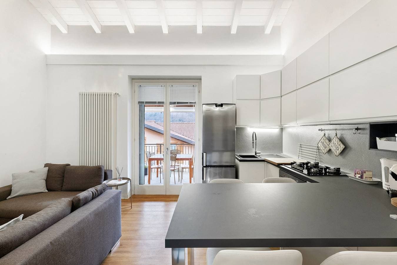 Foto 4 von 35: Cleo Home – Modernes Apartment mit Terrasse und Galerieebene am Comer See