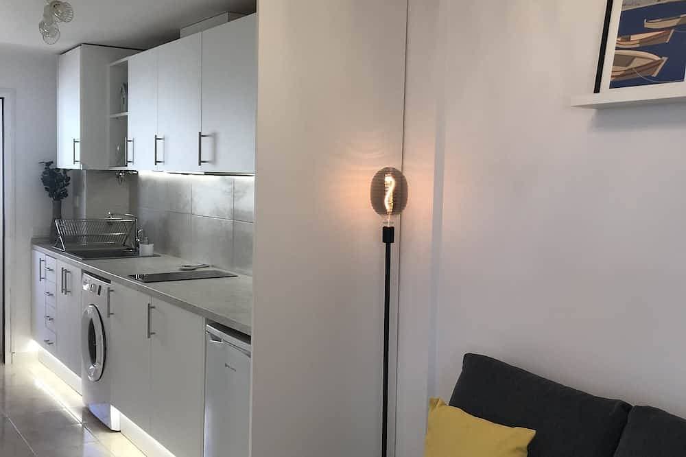 Foto 13 von 24: Modern apartment with pool that sleeps up to 3 people 400m from the sandy beach.
