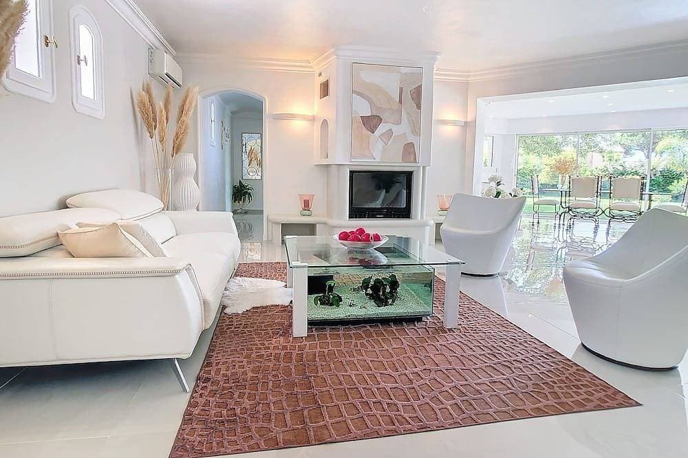 Foto 8 von 30: Modernes provenzalisches Haus mit Pool und Whirlpool