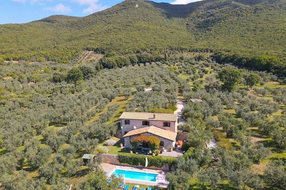 Foto 5 von 30: Freistehende Villa mit privatem und eingezäuntem Pool 1,6 km Montecchio, 20 km von Orvieto.