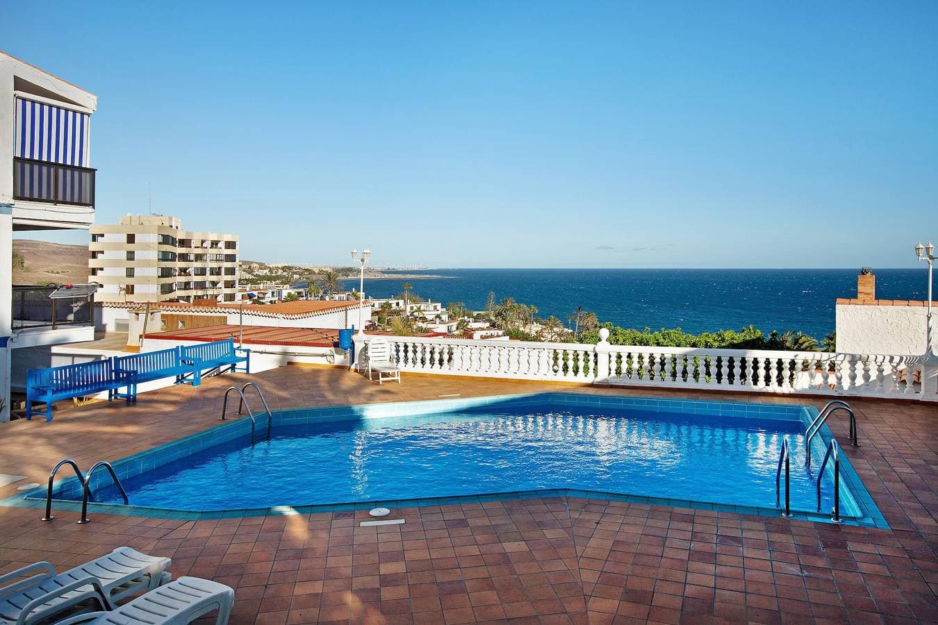 Foto 2 von 23: Apartamento Sol Del Sur mit Meerblick, Pool, WLAN und Garten