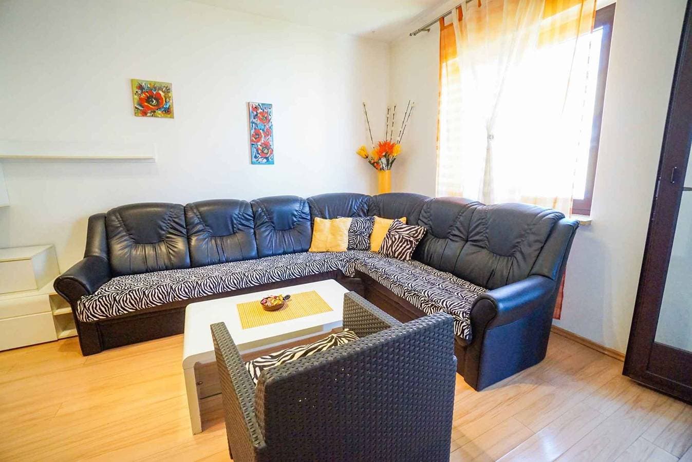 Foto 9 von 25: Ferienwohnung mit gemütlicher Loggia und Klimaanlage