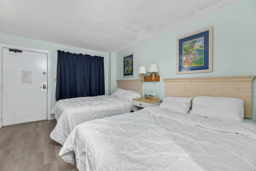 Foto 2 von 18: Beachfront Condo, sleeps 6, pools, hot tub, tiki bar, golf carts allowed