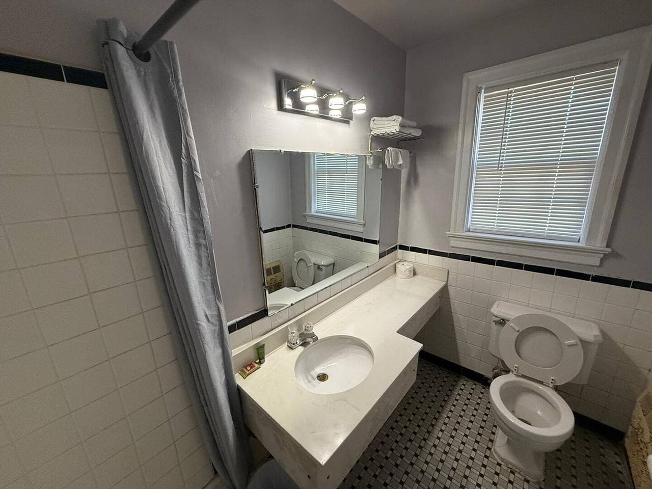 Foto 10 von 13: Kingsize-Bett | Rauchen erlaubt | Danville, Virginia