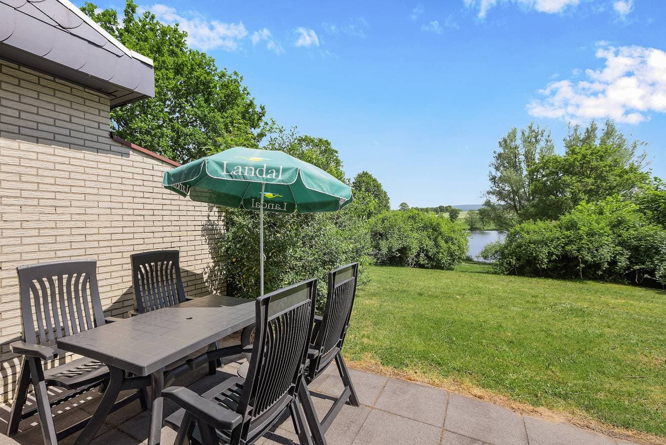 Foto 7 von 30: Bungalow für 4 Personen mit Balkon/Terrasse