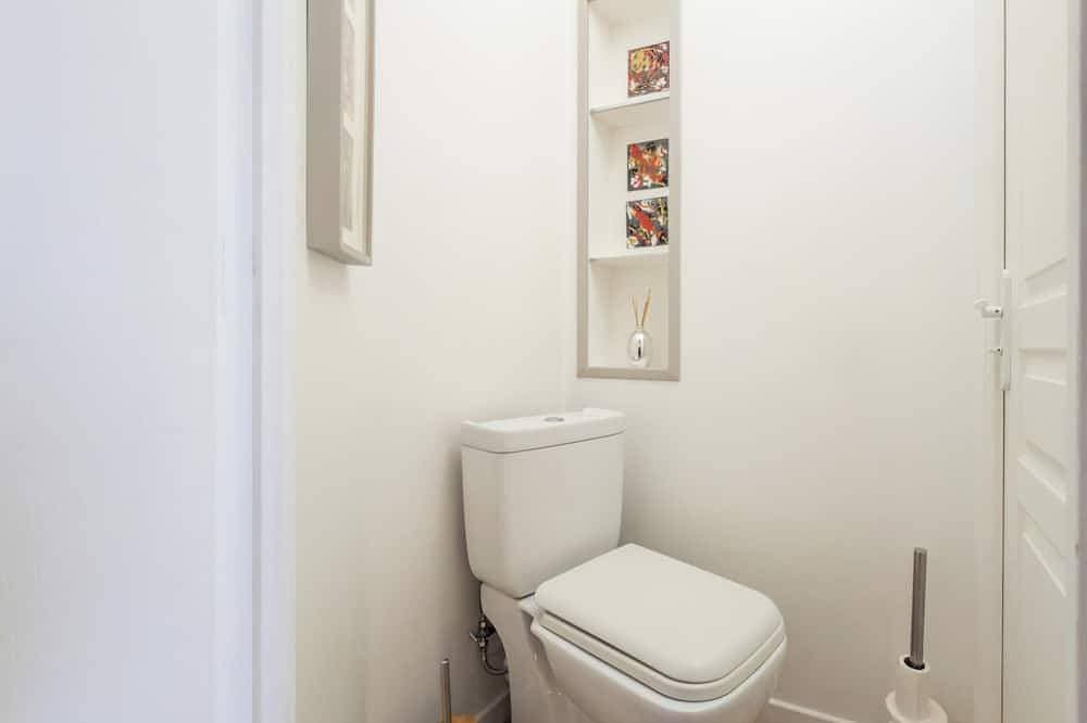 Foto 8 von 17: Separate master suite, 18th century residence