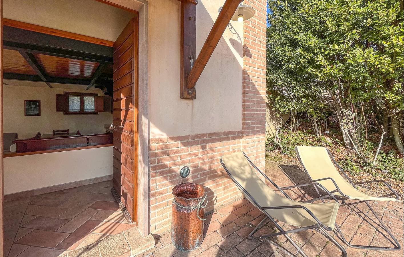 Foto 7 von 37: Paradies mit Seeblick - Geräumiges Apartment mit Pool und Parkplatz