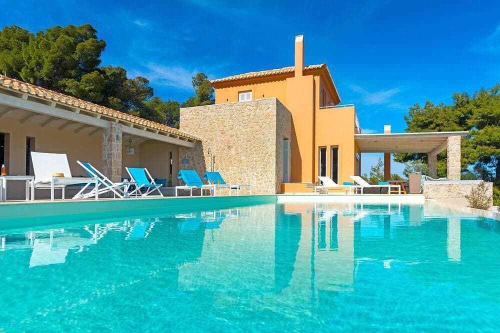 Villa Emmelia & Guesthouse Tolle Aussicht mit Pool 1