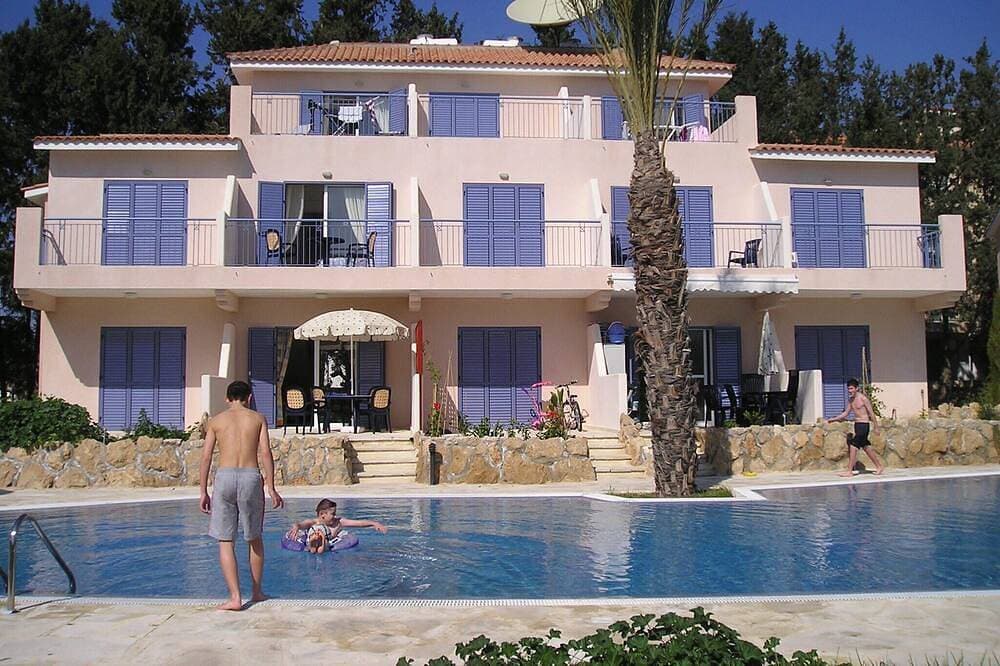 Poolvilla mit 3 Schlafzimmern in Kato Paphos, Zypern mit Dachterrasse und kostenlosem WLAN 1