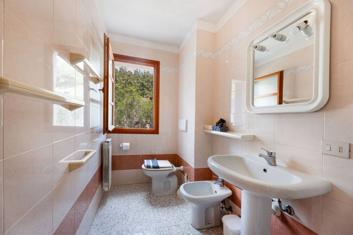 Foto 13 von 15: Ferienwohnung für 4 Personen mit Terrasse