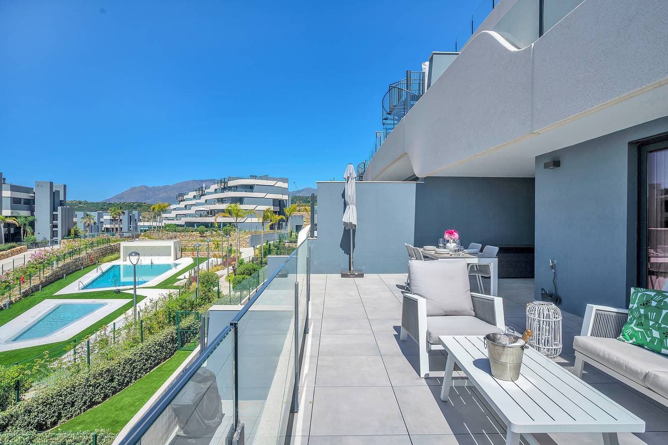 Oasis 325 1