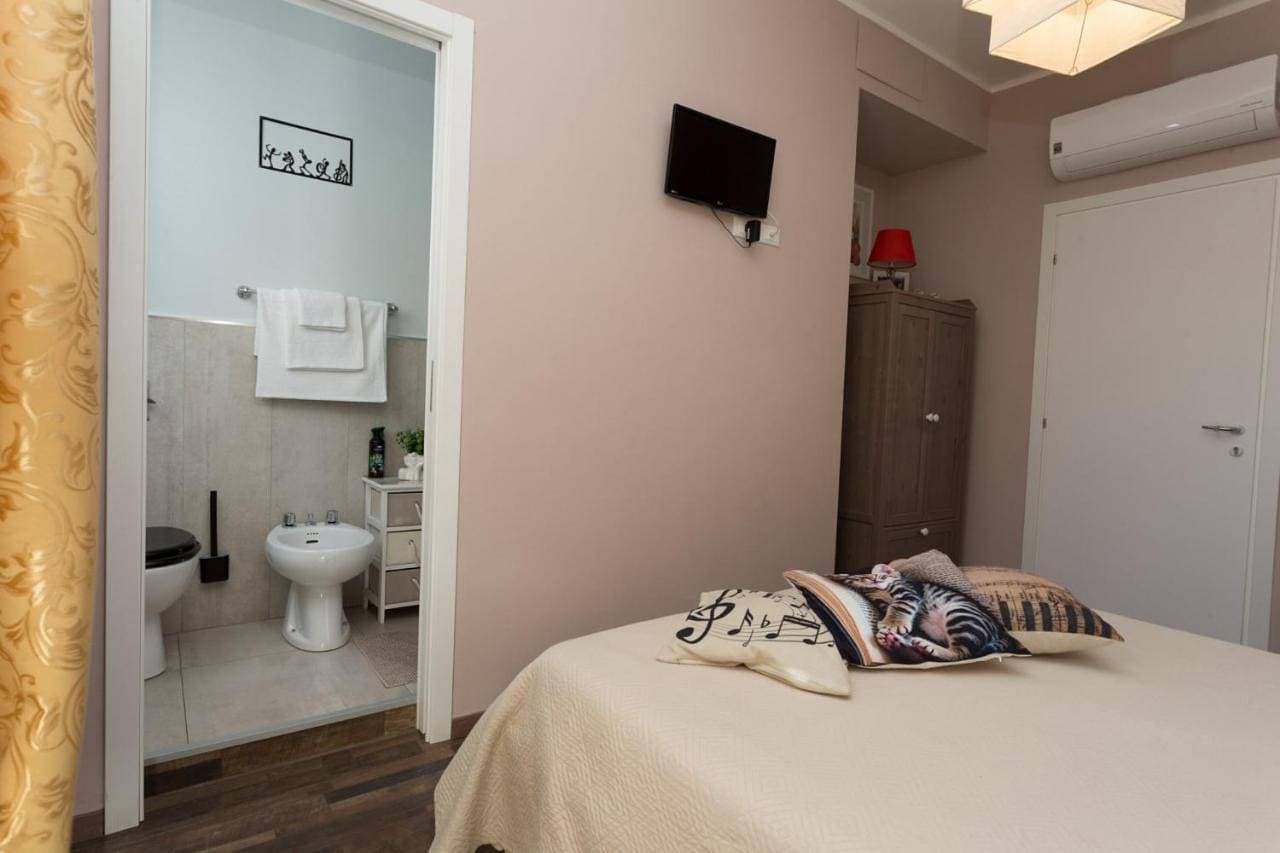 Foto 10 von 21: Double Room with Private Bathroom