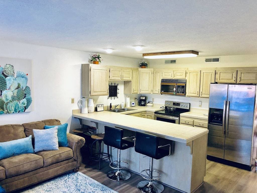 Dreamy Summer Stay-Cozy Condo for Couples 1