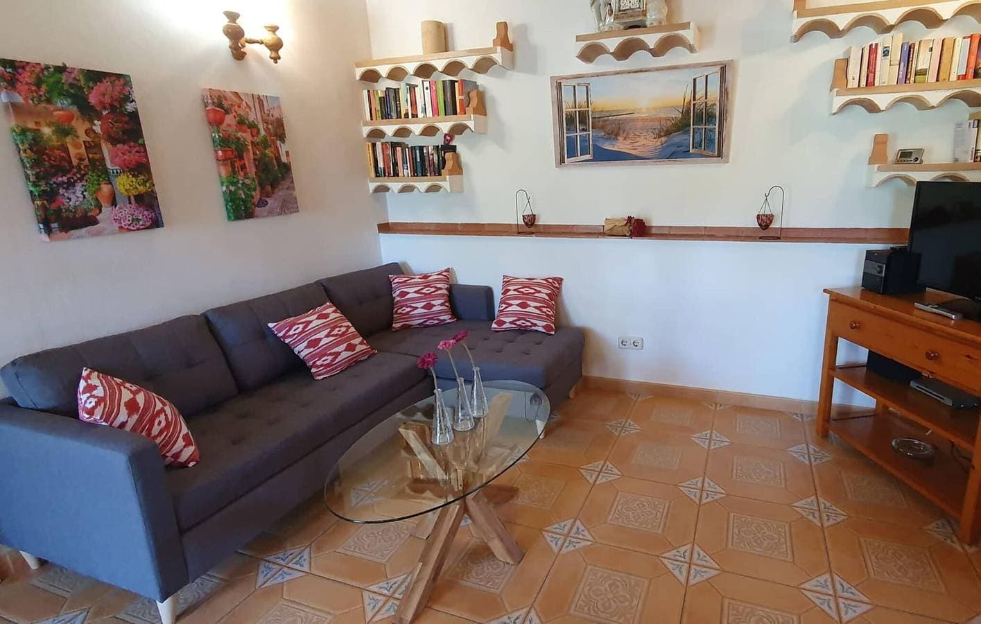 Foto 9 von 23: Apartment mit Meerblick, Terrasse und AC, 2 km zum Strand
