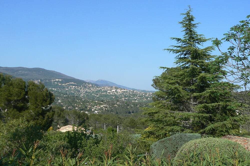 Foto 13 von 30: Unabhängiges Studio in einer Gartenvilla / Côte d'Azur. Eigener Eingang und Pool
