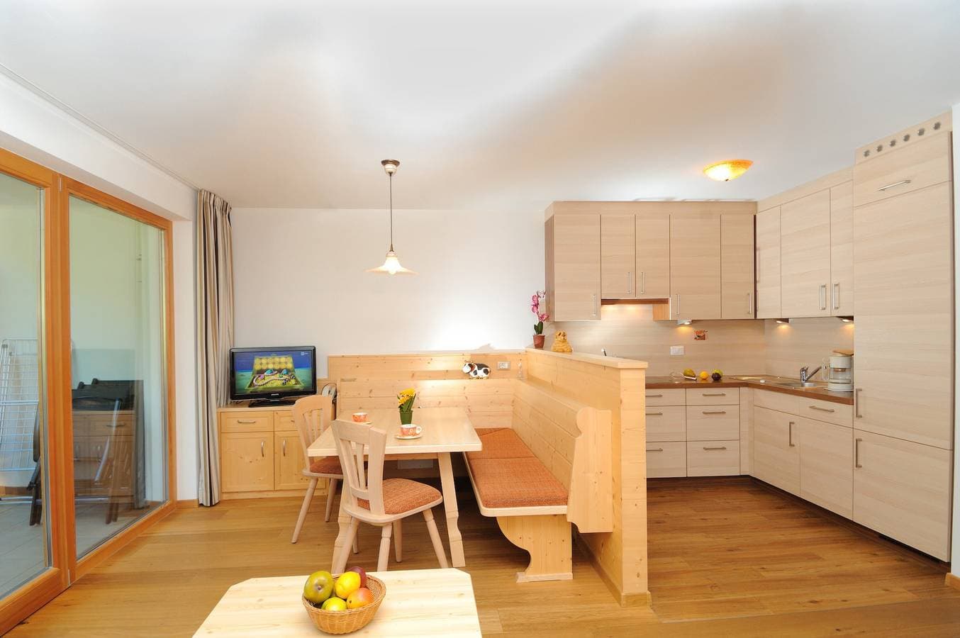 Foto 12 von 34: Ferienwohnung 'Residenz Nussbaumer Apt B' mit Bergblick, Gemeinschaftspool und Wi-Fi