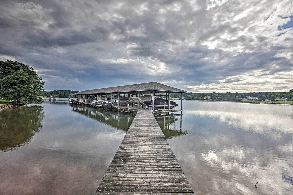 Foto 6 von 27: Neu! Resort Condo mit Zugang zum Pool auf Smith Mtn Lk!