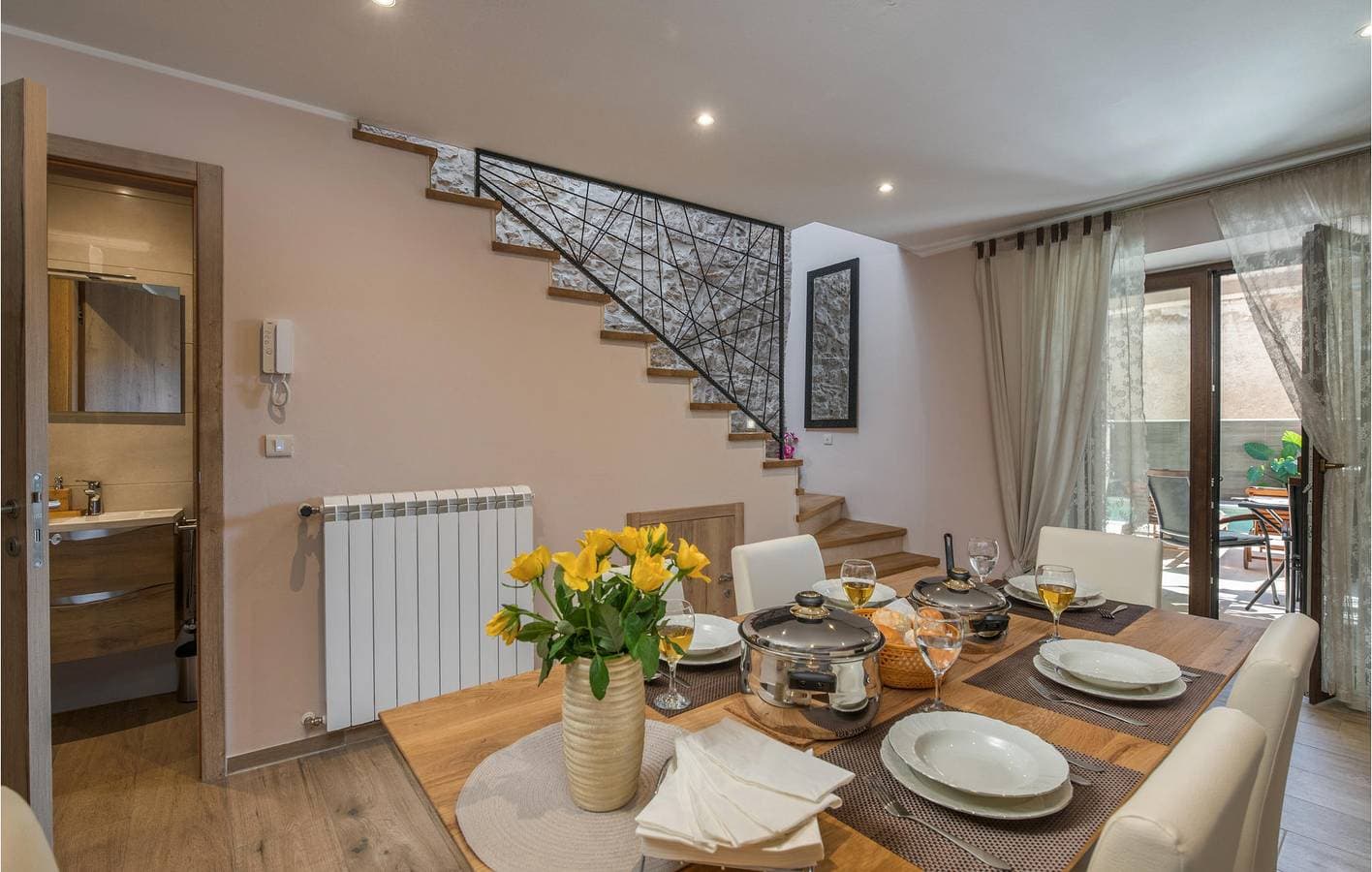 Foto 6 von 33: Charmante 2-Zimmer-Wohnung mit Pool und Terrasse in der Nähe des Stadtzentrums von Koromani