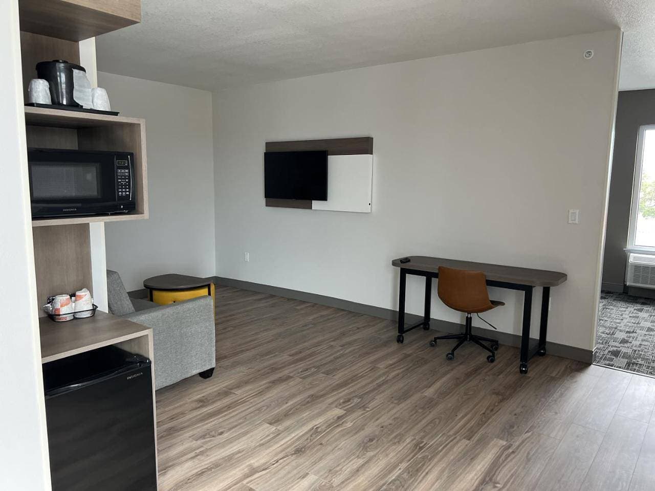 Foto 7 von 12: One Room Suite with Tub - Disability Access/Non Smoking