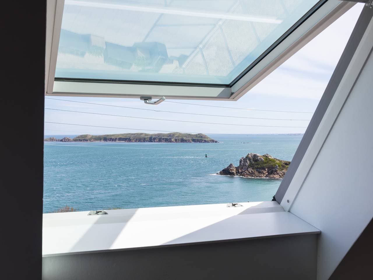 Foto 10 von 33: Gästezimmer Au Point de Vue „Zimmer Ile Bono“ – 2. Etage, Meerblick, WLAN