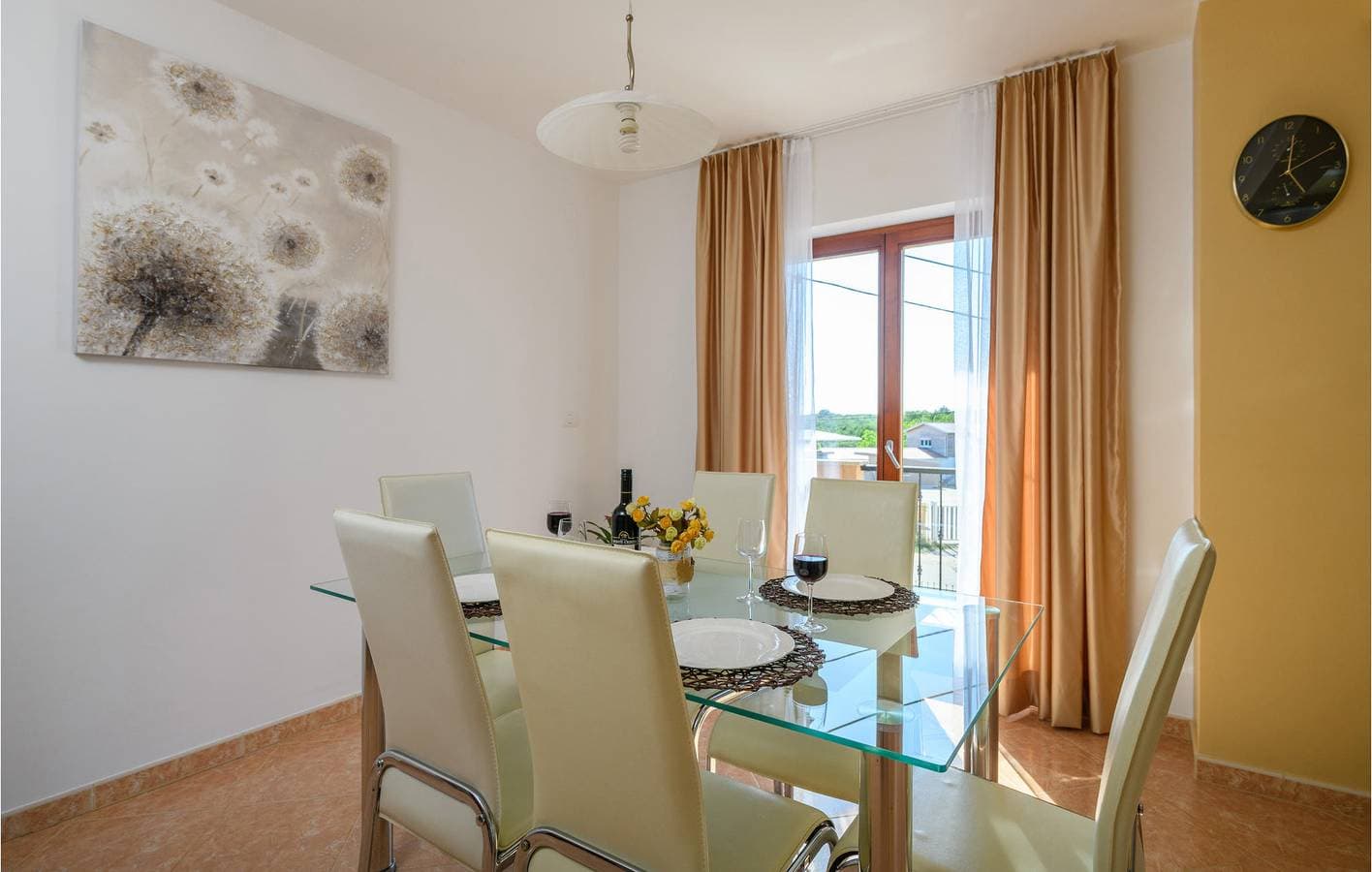 Foto 10 von 47: Modernes Apartment mit 2 Schlafzimmern, Pool, in der Nähe der Küste und des Stadtzentrums
