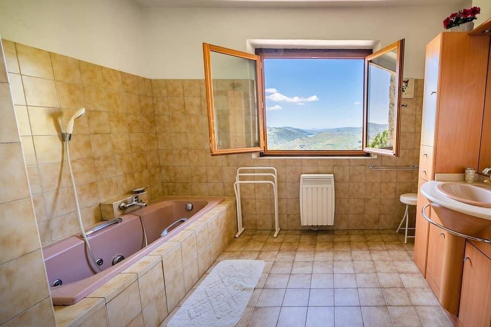 Foto 8 von 26: Villa 220 m² Seeblick - Swimmingpool und privater Tennisplatz