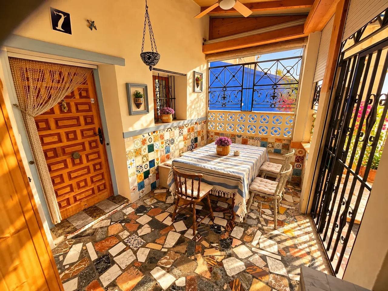 Foto 13 von 37: Komfortables Haus mit Meerblick in Alicante + Garten