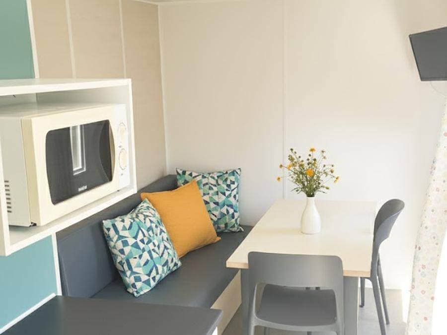 Foto 5 von 57: Flower Camping Vitamin - Mobilheim 2 personen - Cahita Standard 17.8m² (1 Schlafzimmer) + TV + Terrasse