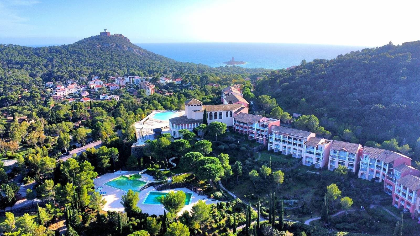 Foto 4 von 32: Einzimmerapartment 'Cap Esterel' mit Bergblick, Gemeinschaftspool und Klimaanlage