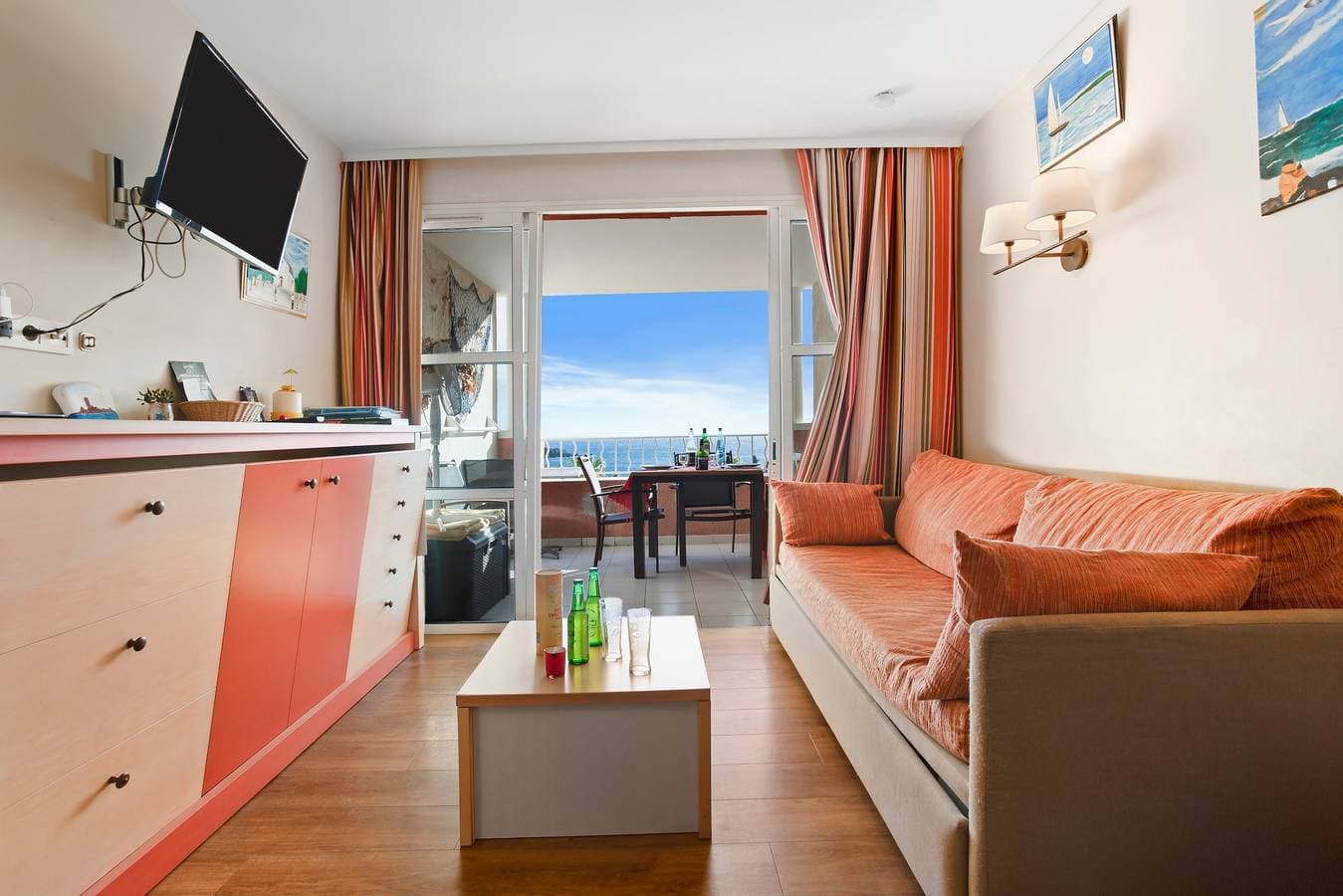 Foto 7 von 25: Appartement 'Cap Esterel St Raphaël' mit Meerblick, Gemeinschaftspool und privater Terrasse