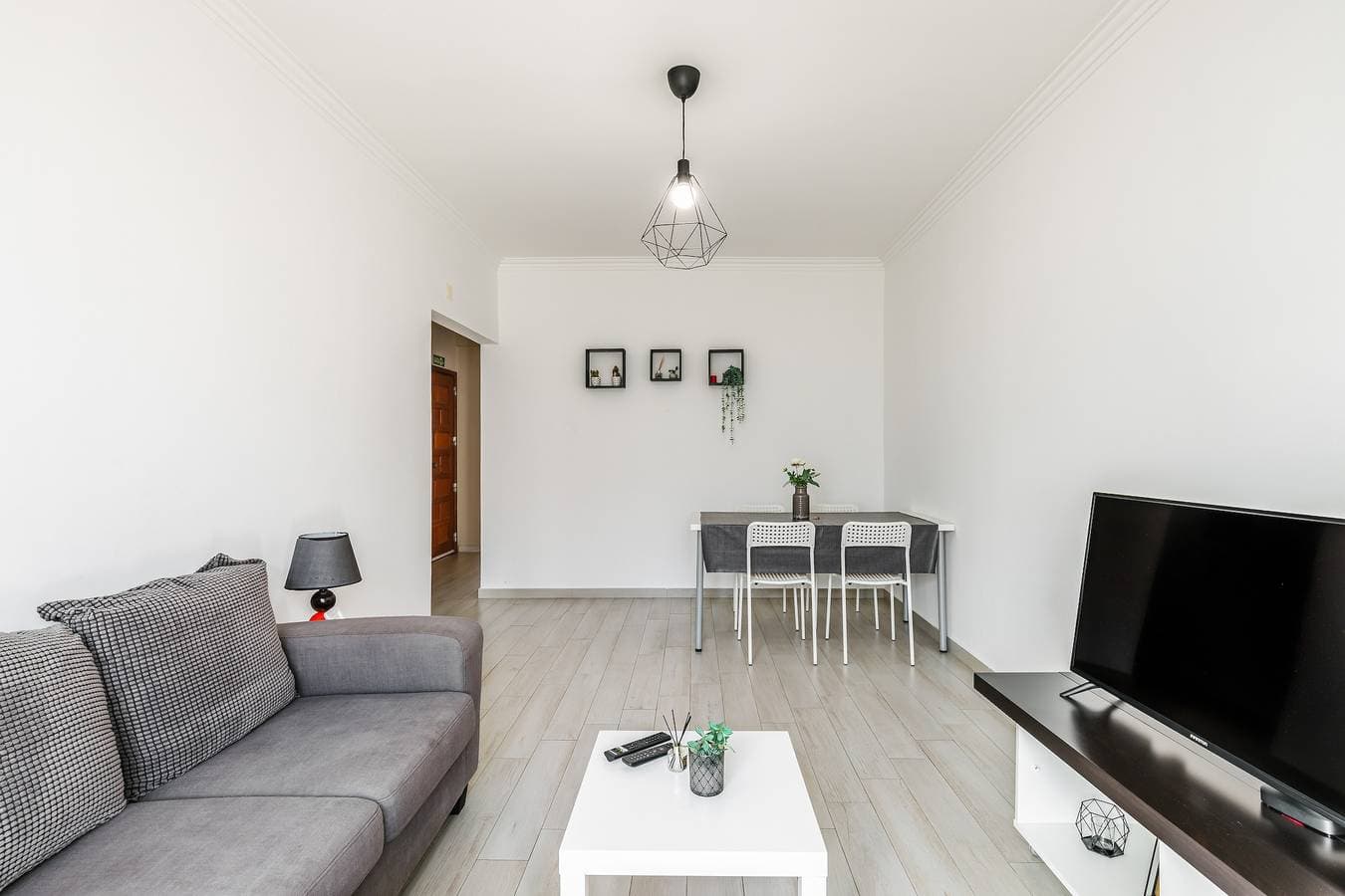Foto 3 von 19: Ferienwohnung "Sleeptubal Moderne Unterkunft" mit Balkon & WLAN
