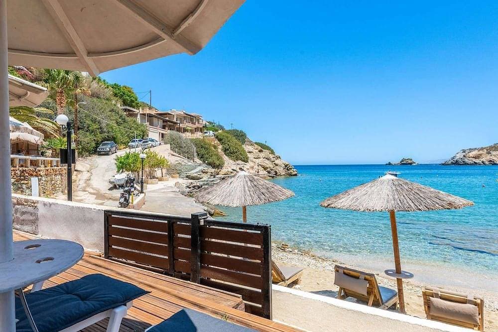 Ferienhaus mit Pool und Garten direkt neben dem Strand 1