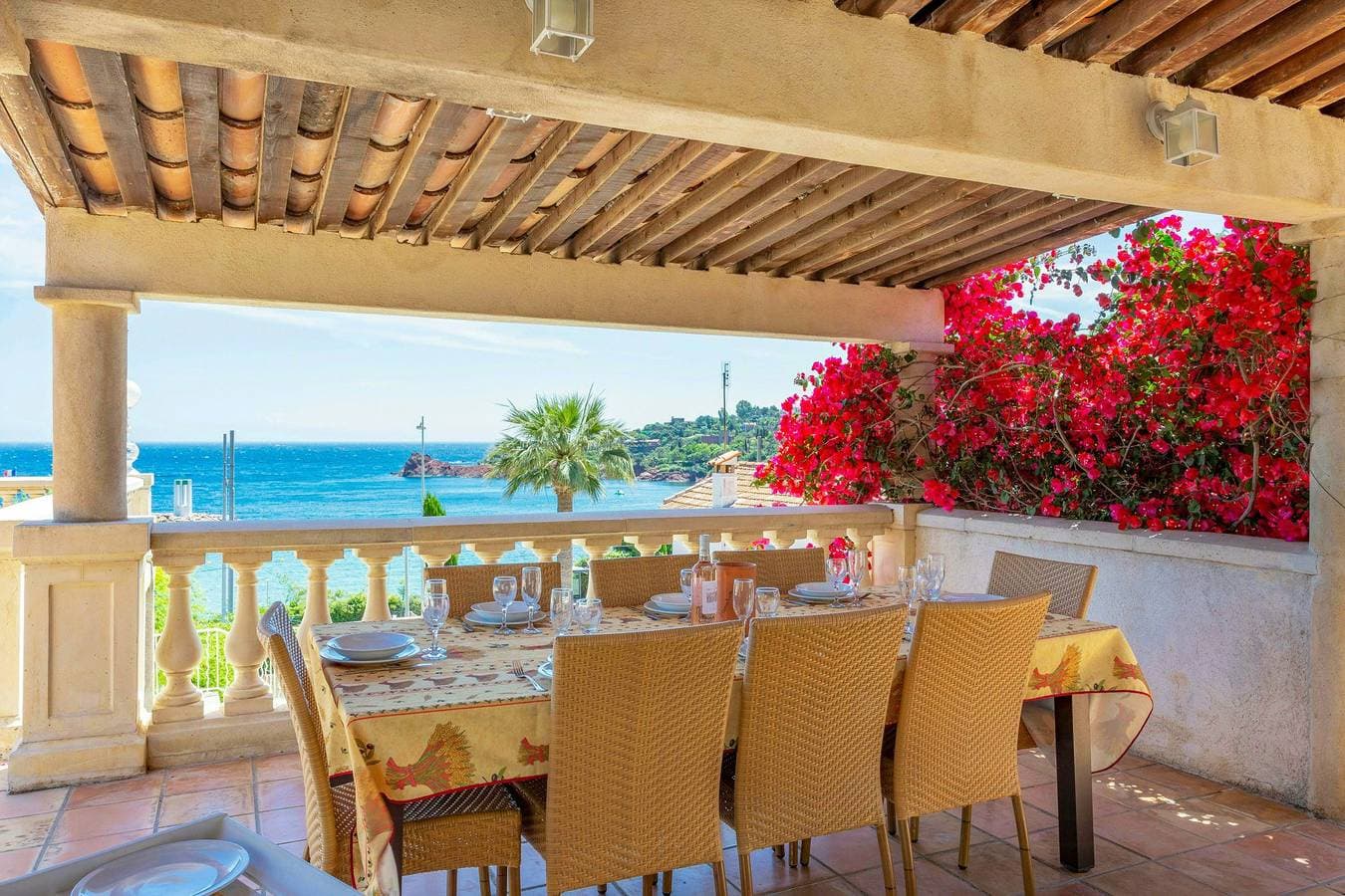 Foto 4 von 32: Villa oberhalb des Hafens von La Figueirette