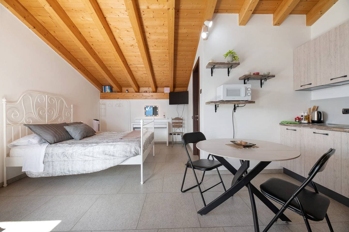 Foto 7 von 37: Ferienhaus 'Il Nido Del Colibrì' mit Seeblick, privater Terrasse und WLAN