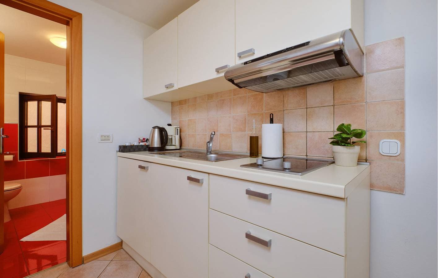 Foto 4 von 16: Gemütliche Ferienwohnung 100 m von der Küste in Cres entfernt, mit kostenlosem WLAN und Klimaanlage
