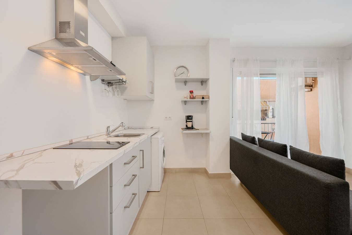 Foto 5 von 25: Apartment 'Beachfront Estepona Center' mit Meerblick, WLAN und Klimaanlage
