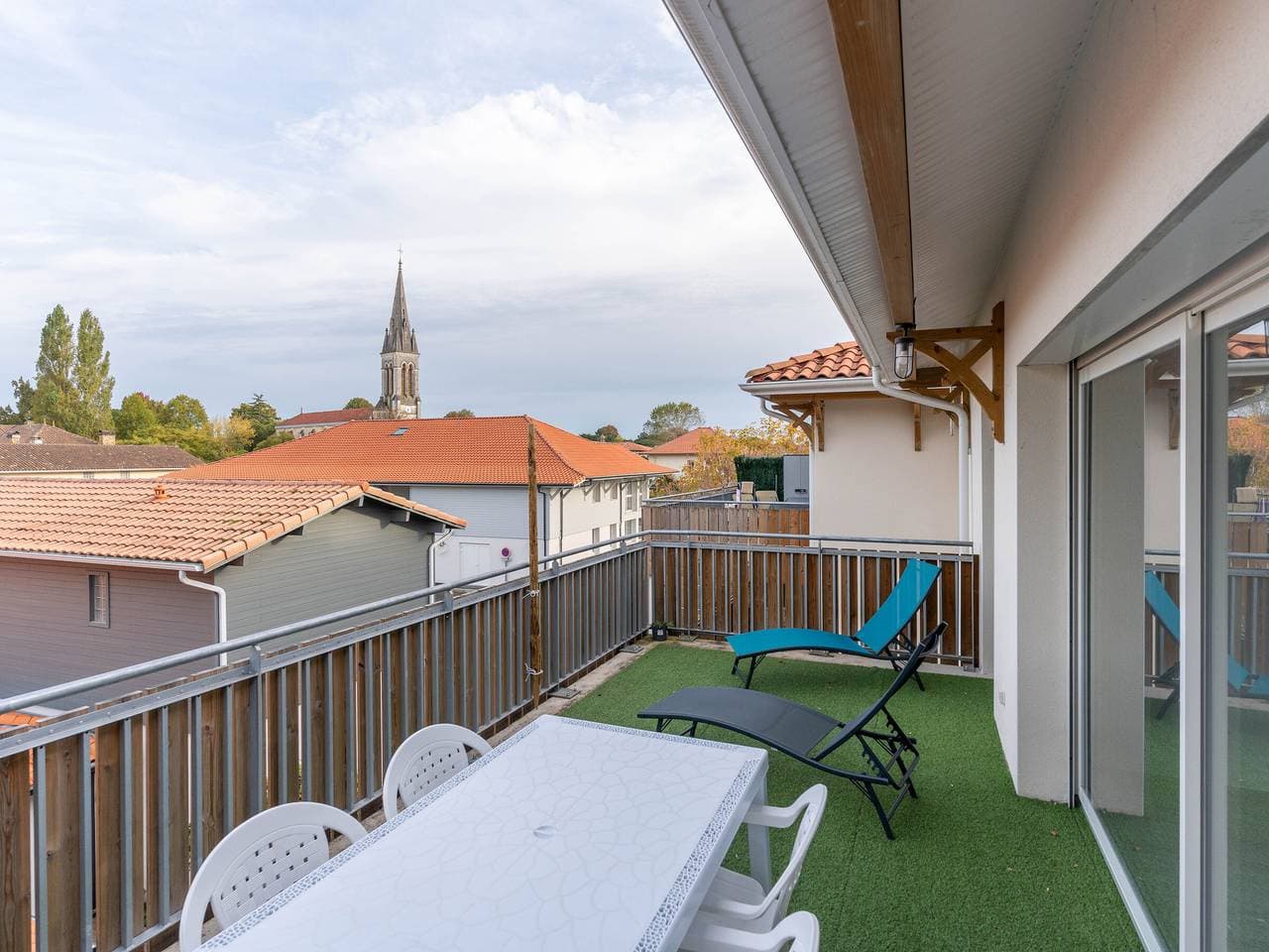 Foto 10 von 15: Neues Apartment für 4 im Zentrum von Mimizan mit Parkplatz