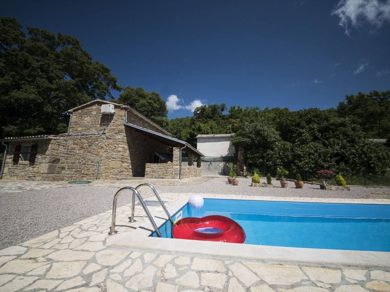 Foto 6 von 39: Mit eigenem Pool