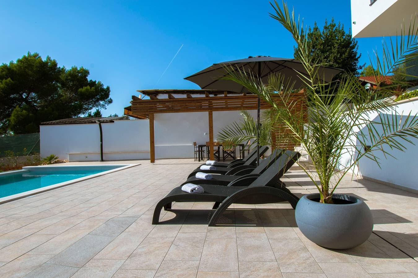 Foto 10 von 61: Neue Villa mit privatem Pool mit Meerblick