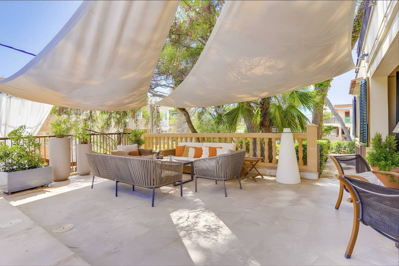 Foto 11 von 44: Großzügige Villa am Meer mit privatem Salzwasserpool