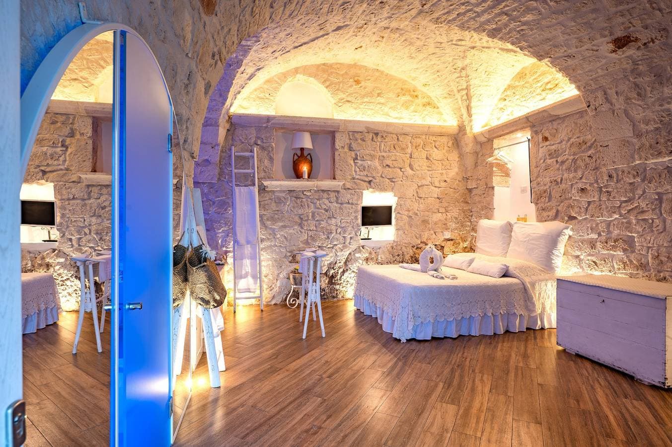 Foto 3 von 21: Ferienwohnung "Suite Nino - Ceglie Messapica" mit Privatem Innenpool, Whirlpool und WLAN