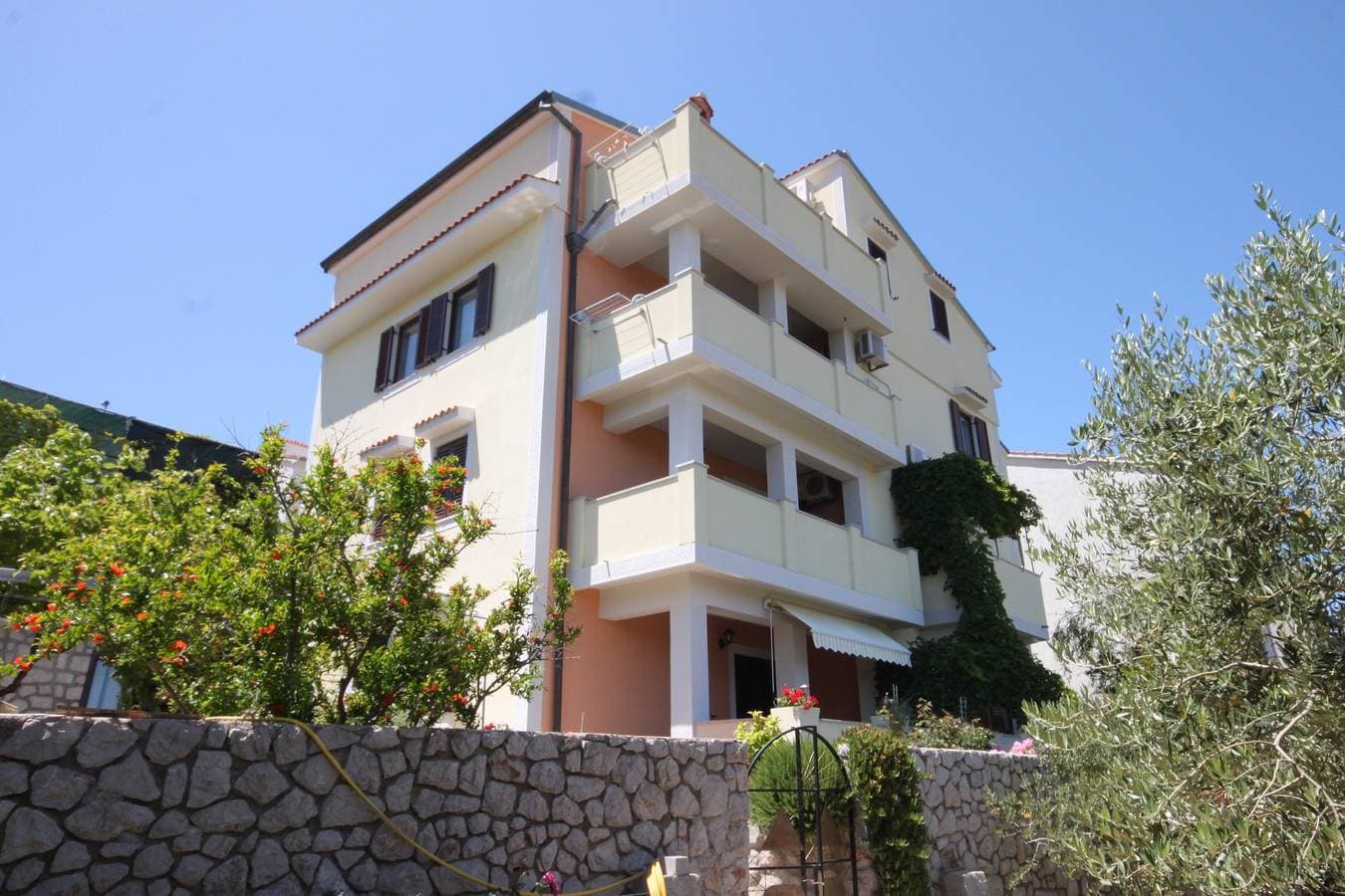 Foto 3 von 29: 1-Zimmer-Ferienwohnung mit Balkon und Meerblick Mali Losinj, Losinj A-7879-b