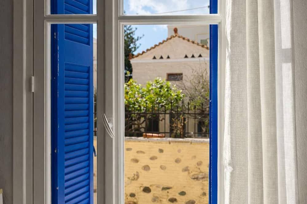 Foto 11 von 14: Bright Authentic Cycladic Home, Walk to Ermoupoli Center